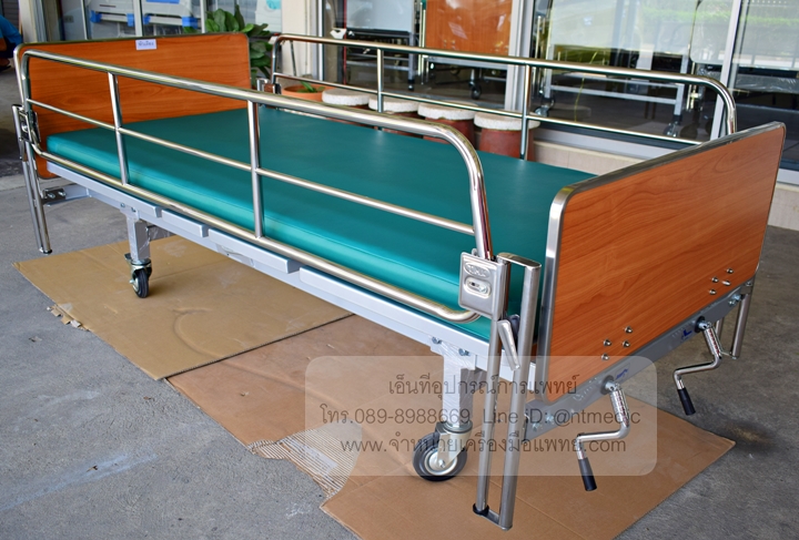 ขายเตียงคนไข้ราคาถูก เตียงมือหมุน 2 ไกร์ เตียงพื้นเหล็ก ที่นอนผู้ป่วย